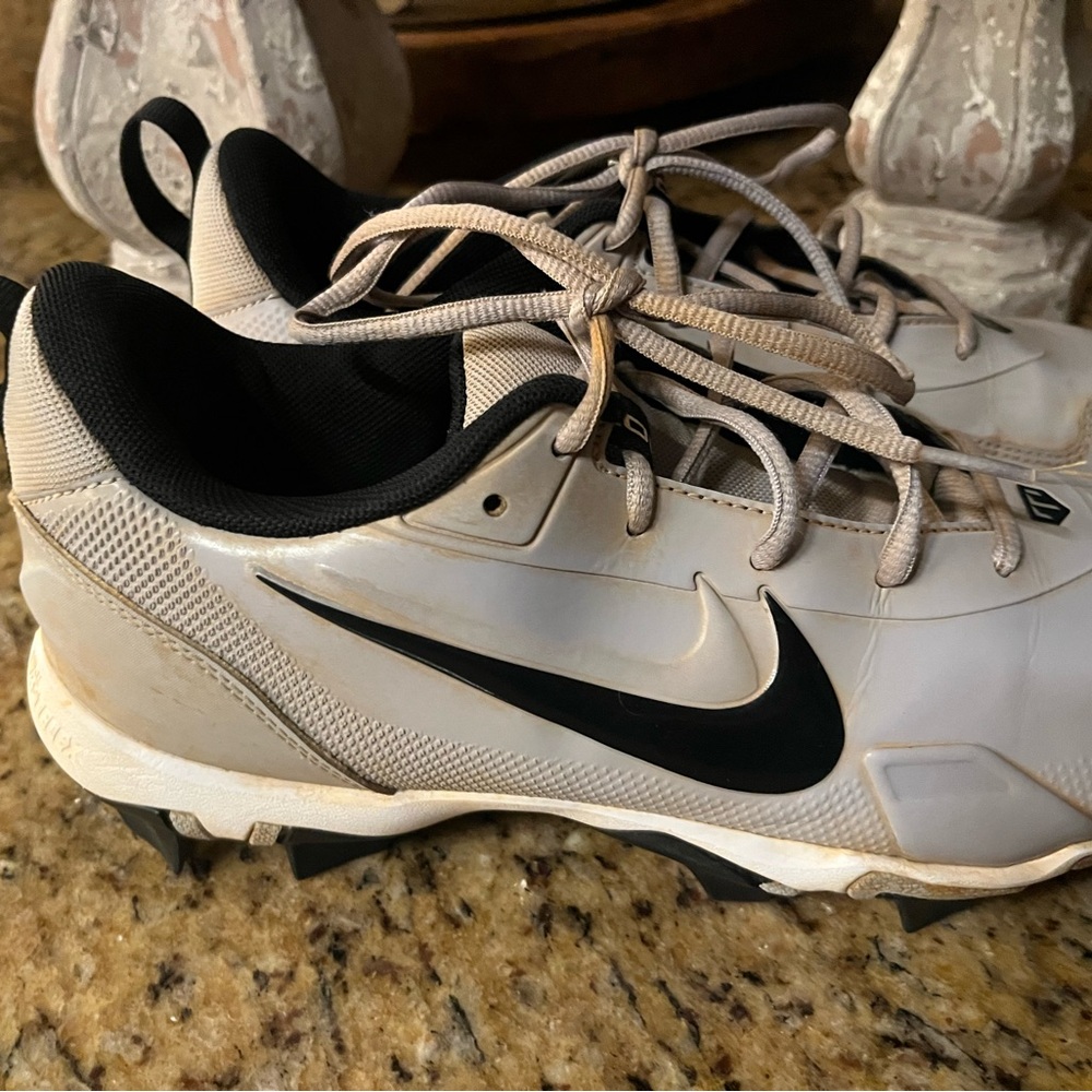 Nike Black and Cream Sports Shoes